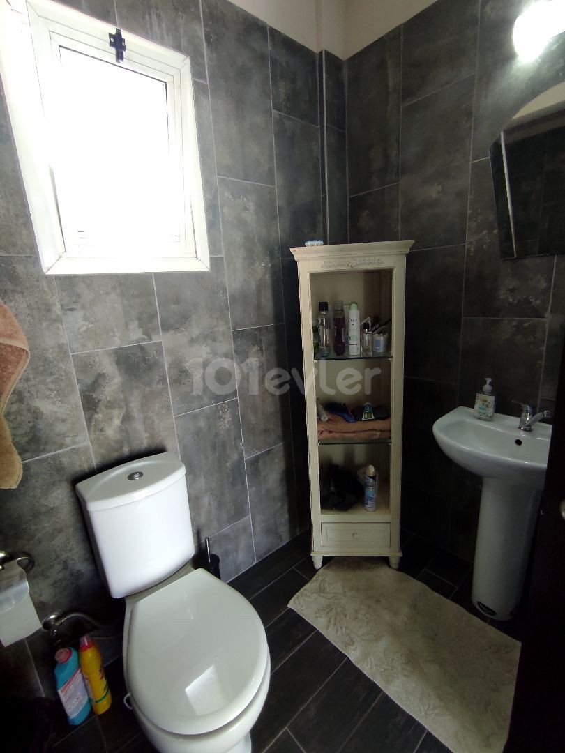 A WELL-KEPT, VERY STYLISH 4-BEDROOM HOUSE FOR SALE IN ALSANCAK ** 