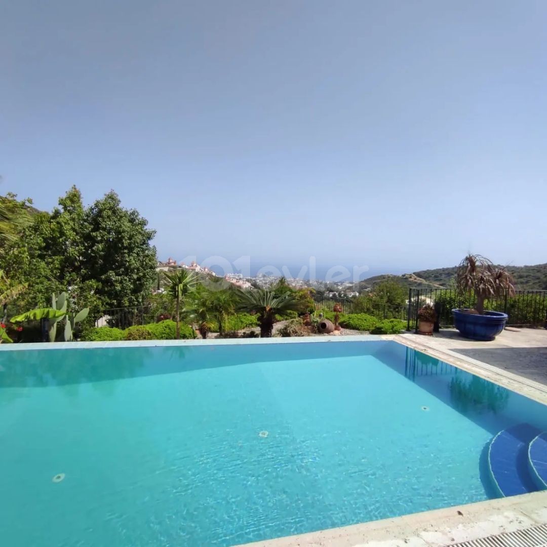 Spacious Villa with Stunning Views ** 