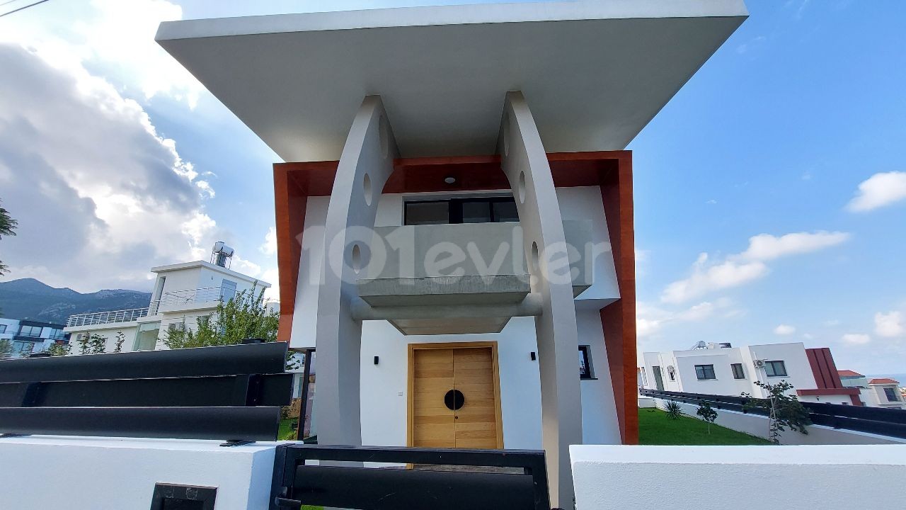 Magnificent, High-quality, Spacious, New Villa with a View ** 