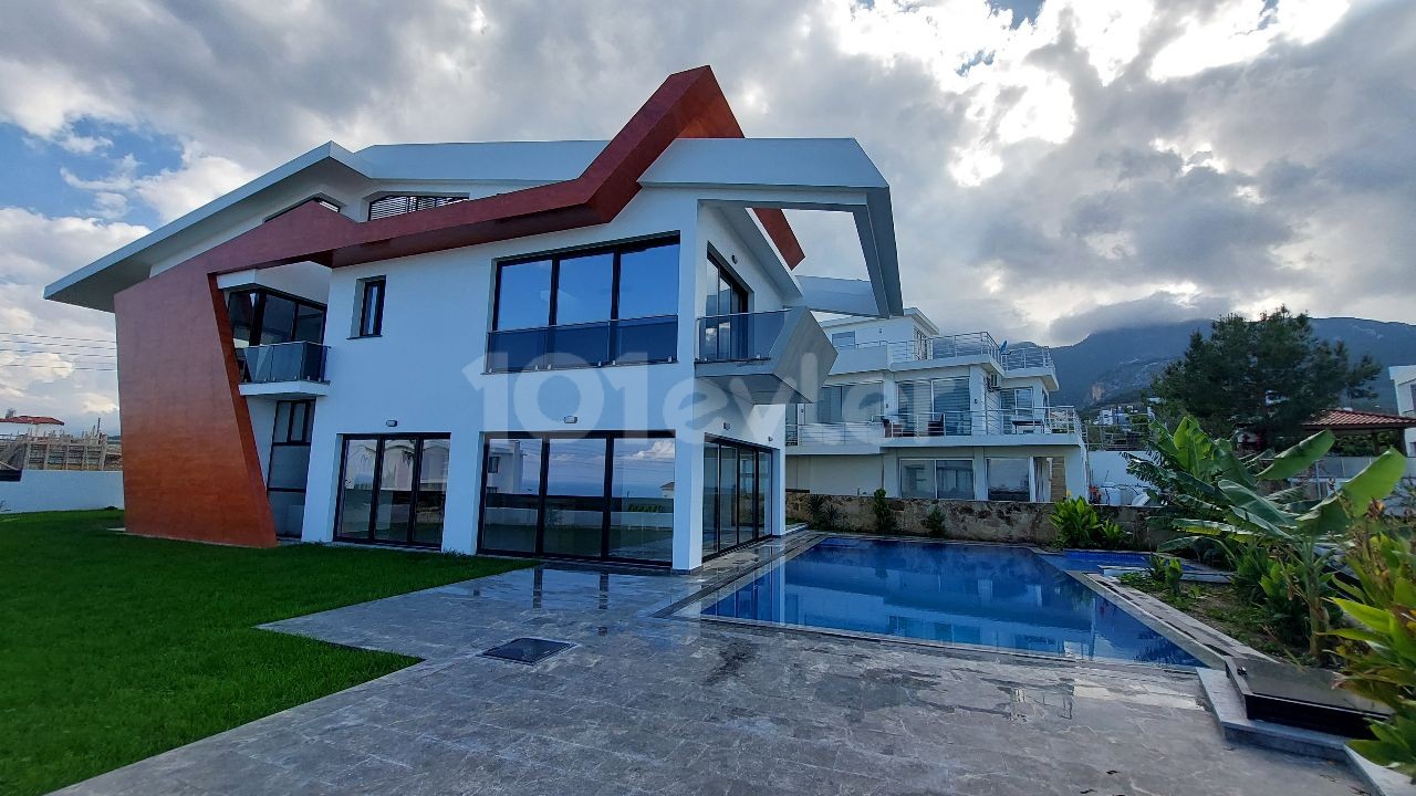 Magnificent, High-quality, Spacious, New Villa with a View ** 