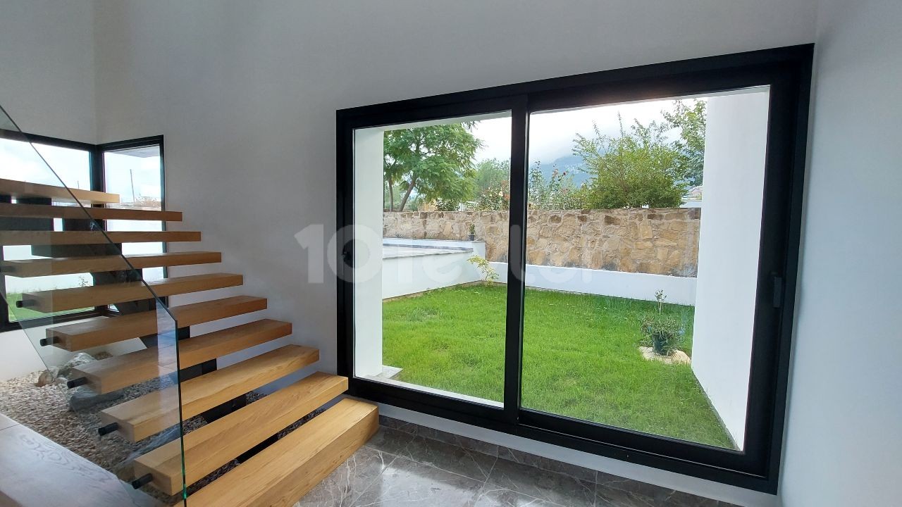 Magnificent, High-quality, Spacious, New Villa with a View ** 