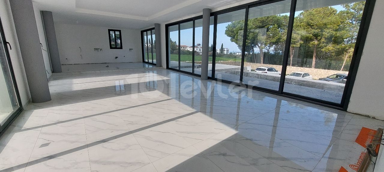 Çok merkezi konumda geniş modern villa