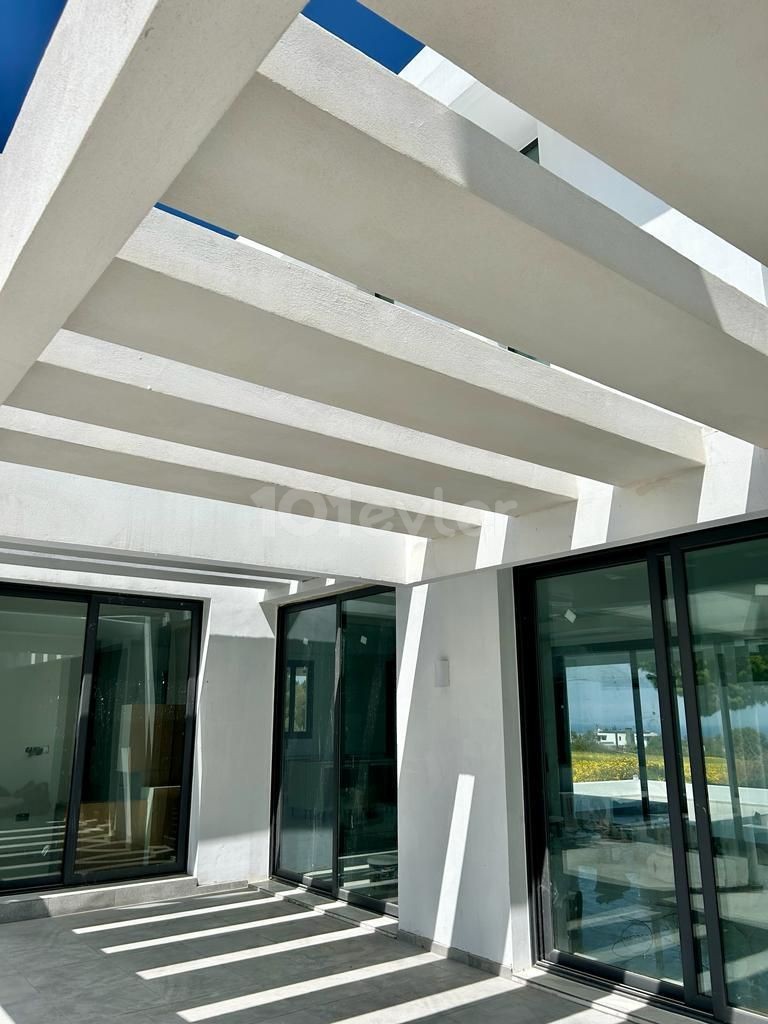 Çok merkezi konumda geniş modern villa