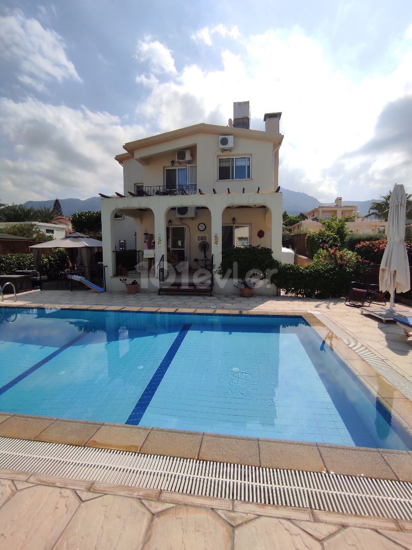 Opportunity Villa - Fully Furnished and with Pool **  ** 