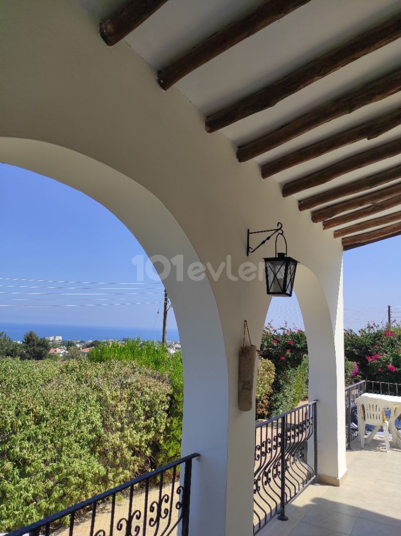 Well-Maintained Pool Villa with Wonderful Views ** 