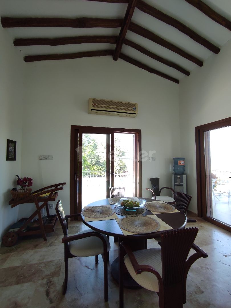 Well-Maintained Pool Villa with Wonderful Views ** 