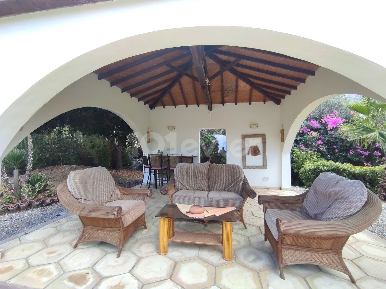 Well-Maintained Pool Villa with Wonderful Views ** 