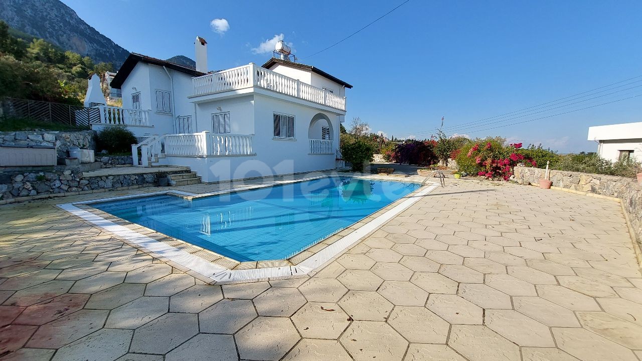 Renovierte Villa mit privatem Pool