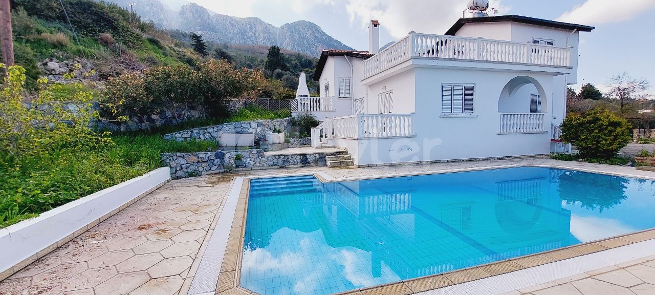 Renovierte Villa mit privatem Pool