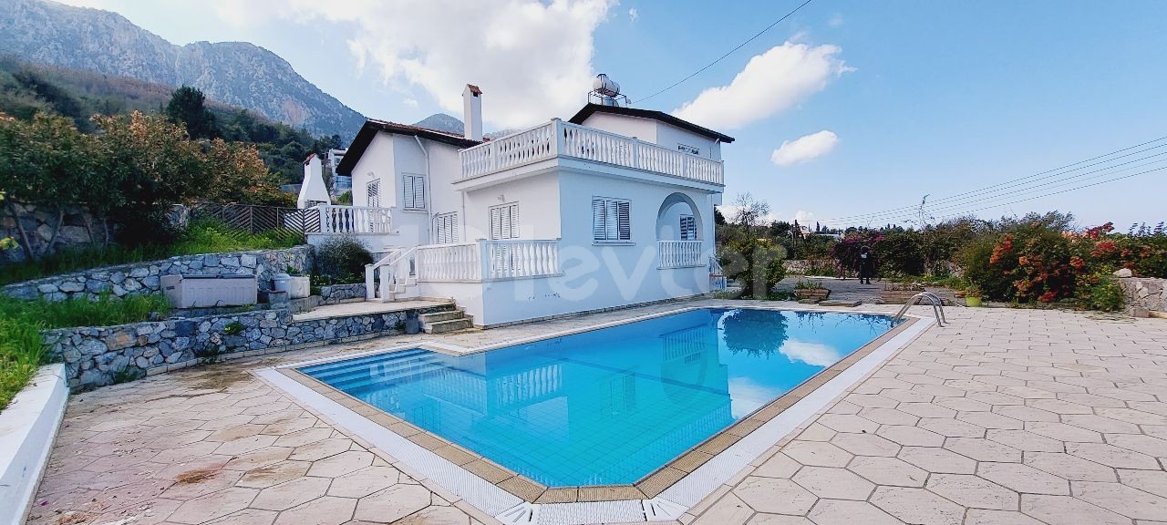 Yenilenmis ozel havuzlu Firsat  Villa