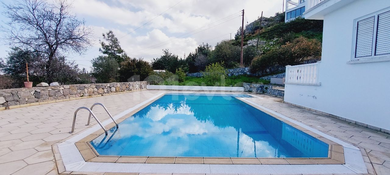 Renovierte Villa mit privatem Pool