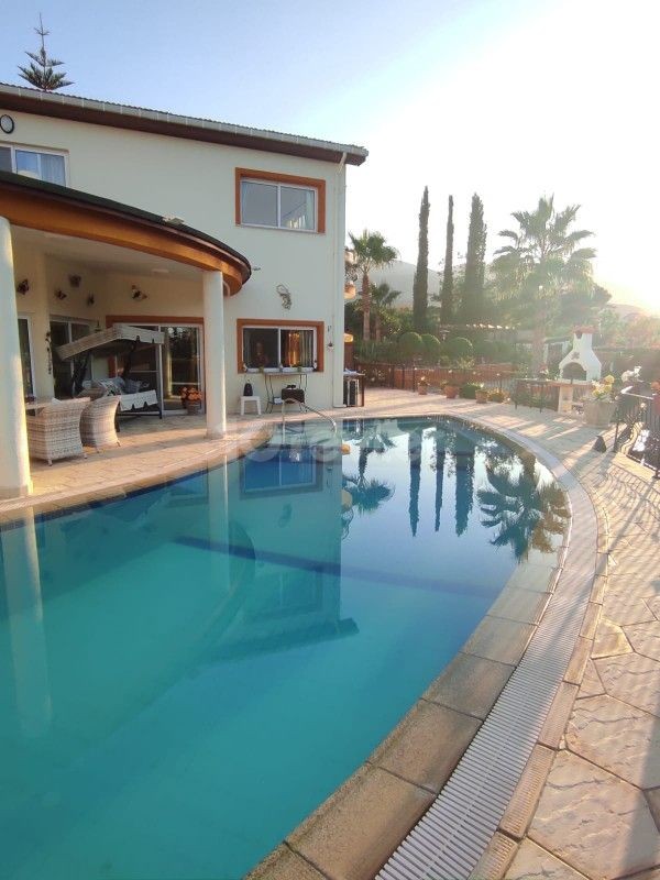 Great location, spacious villa close to everything