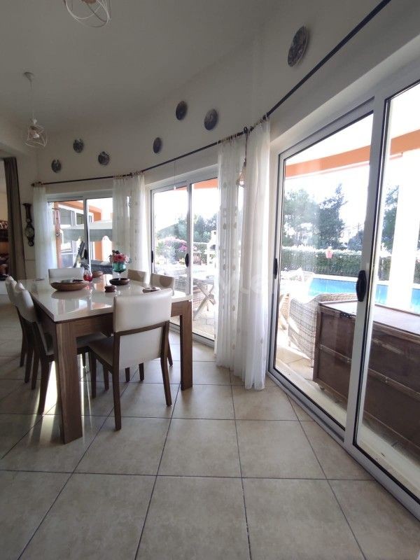 Great location, spacious villa close to everything