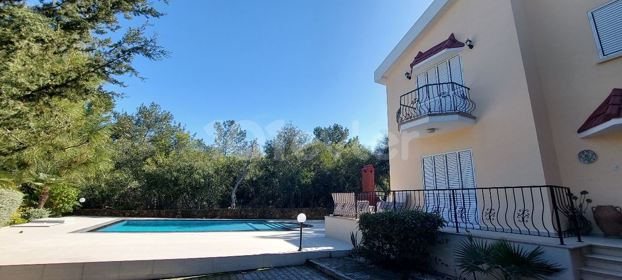 Villa with Private Pool 