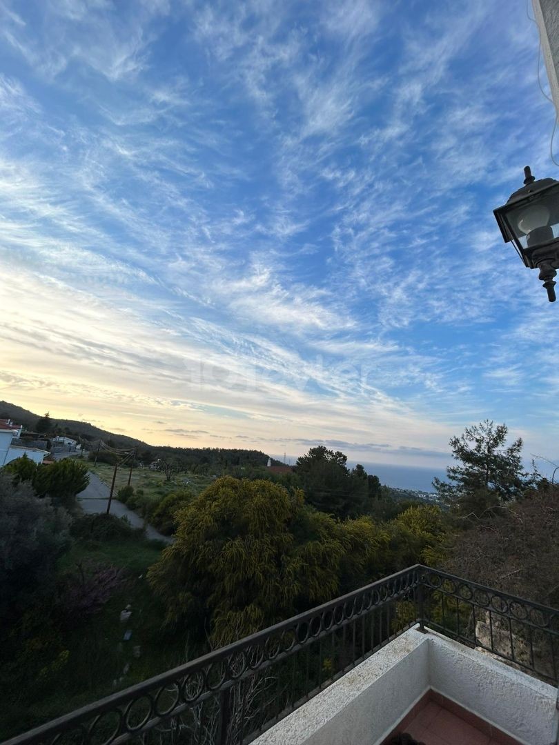 Wohnung mit freiem Blick in einer Anlage mit Pool in Karmi