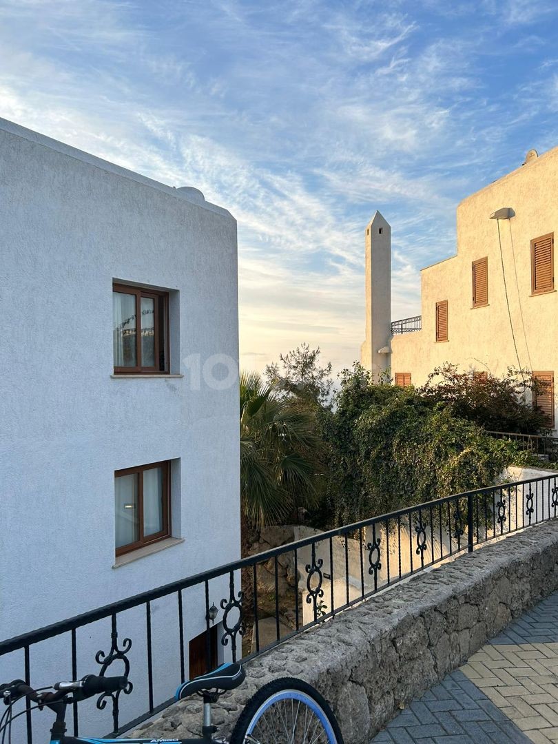 Wohnung mit freiem Blick in einer Anlage mit Pool in Karmi