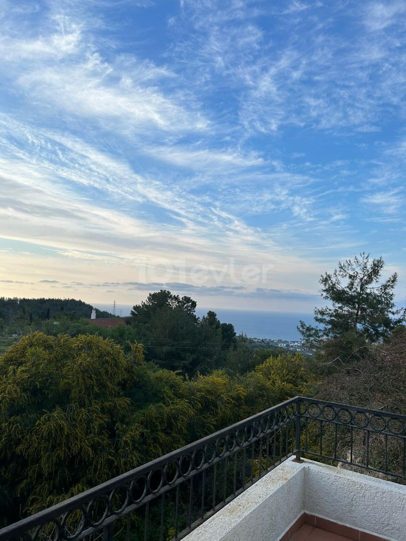 Wohnung mit freiem Blick in einer Anlage mit Pool in Karmi