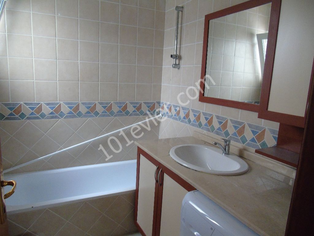 1+1 apartment for rent in Kyrenia centre 