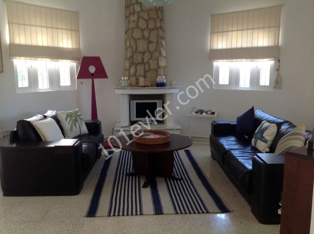 4 bedroom villa for sale in Alsancak 