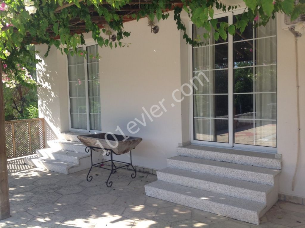 4 bedroom villa for sale in Alsancak 