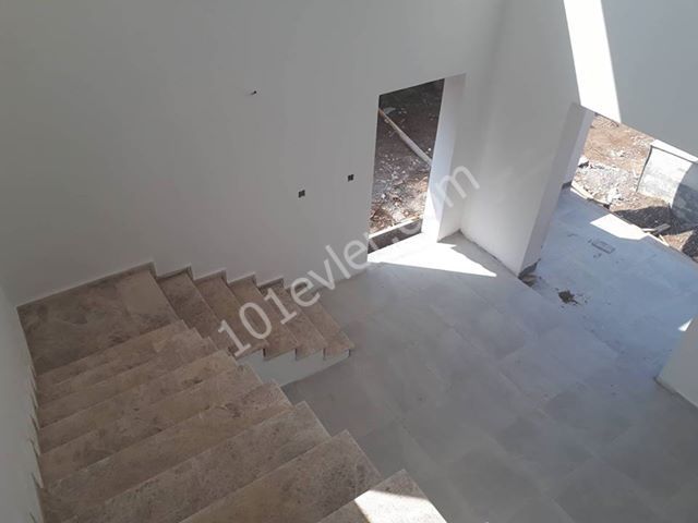 Girne Alsancak bölgesinde 3+1 satlık  ikiz  villa. Fatma Çolakoğlu 0548 861 9012