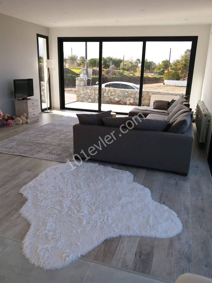 Girne Alsancak (Yeşiltepe) bölgesinde satılık villa