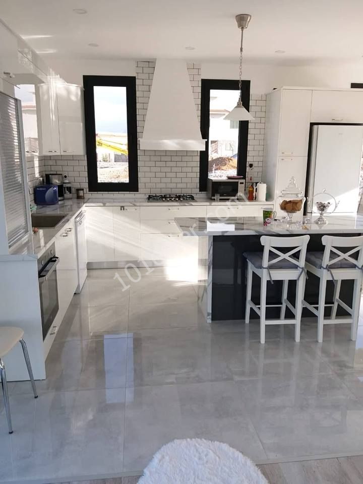 Girne Alsancak (Yeşiltepe) bölgesinde satılık villa