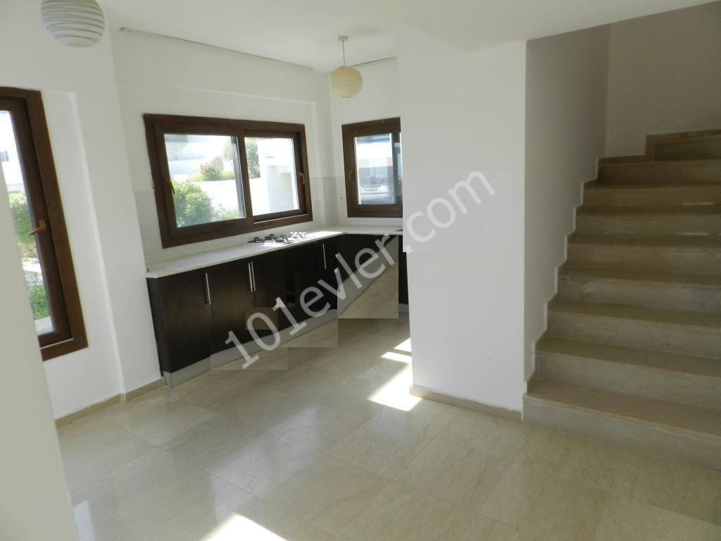 Girne Yeşiltepe de 3+1 satılık villa