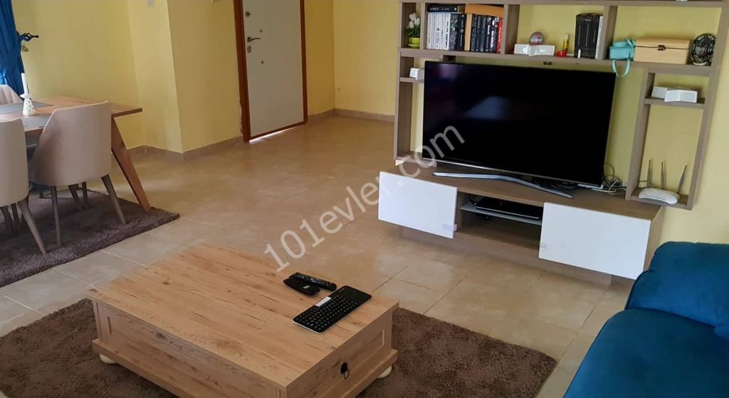 Girne Çatalköy'de 3+1 Satılık Müstakil ikiz Villa