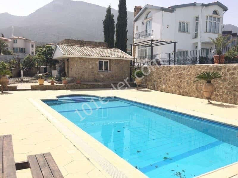 Girne Bellapais Bölgesinde 3+1  satılık Villa