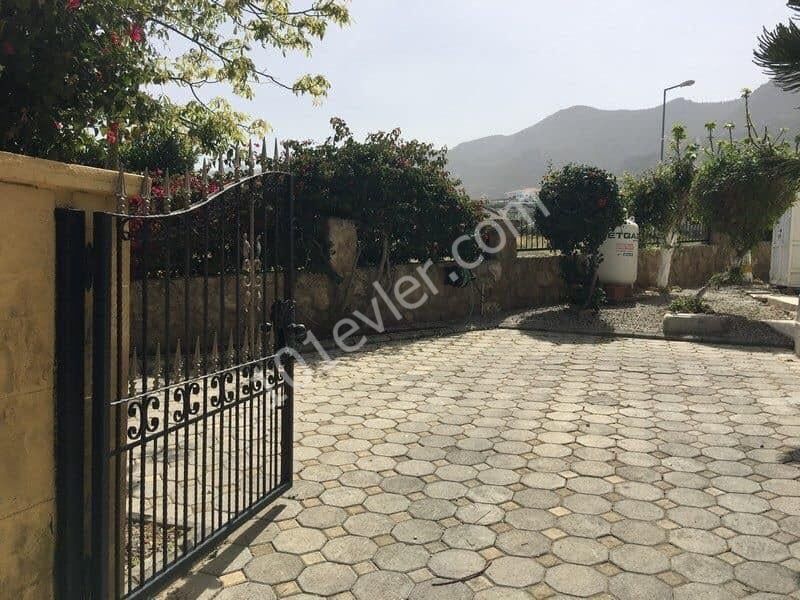 Girne Bellapais Bölgesinde 3+1  satılık Villa