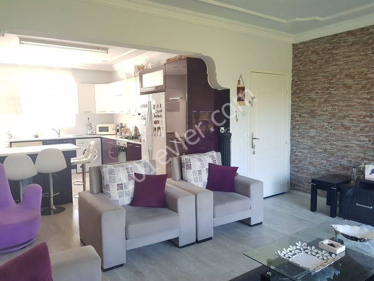 Girne Merkez'de satılık 3+1 daire