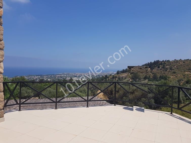 3+1 villa zum Verkauf in Kyrenia Lapta Erzbischof ** 