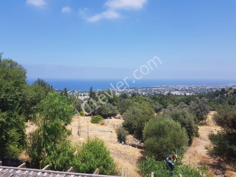 3+1 villa zum Verkauf in Kyrenia Lapta Erzbischof ** 