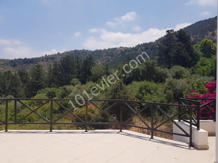 3+1 villa zum Verkauf in Kyrenia Lapta Erzbischof ** 