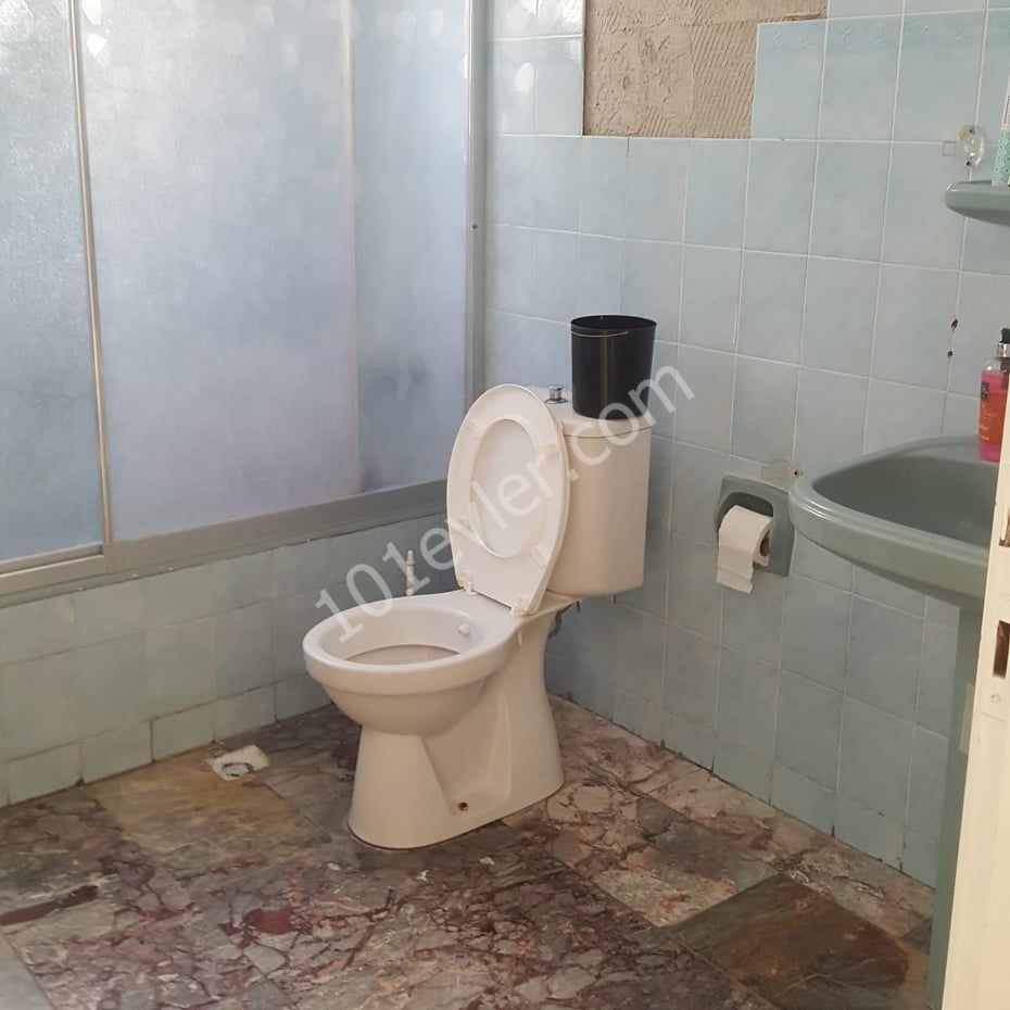 2+1 Wohnung zum Verkauf im Zentrum von Kyrenia ** 