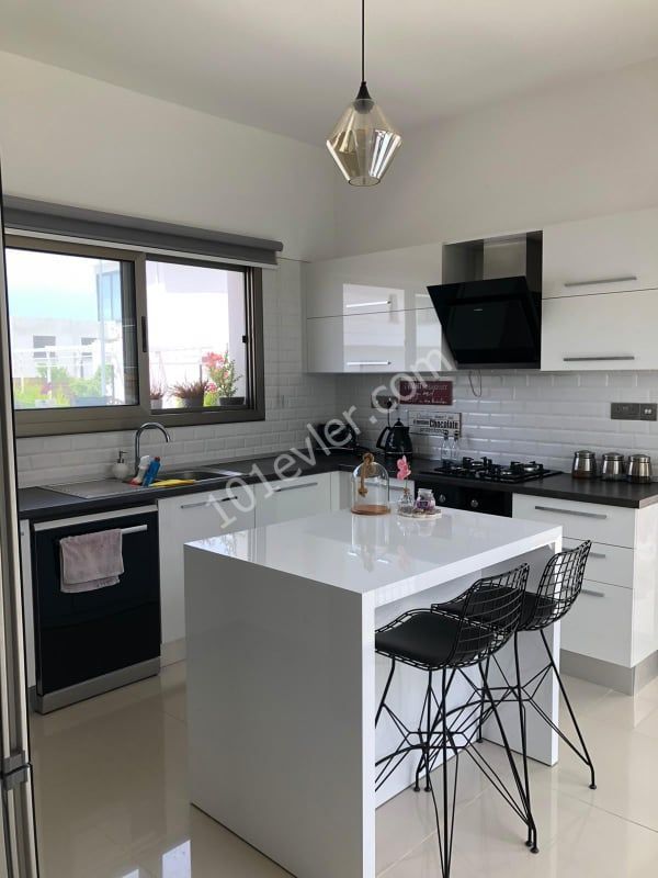 Girne Hasan Uzun bölgesinde(Alsancak) 3+1 satılık Villa