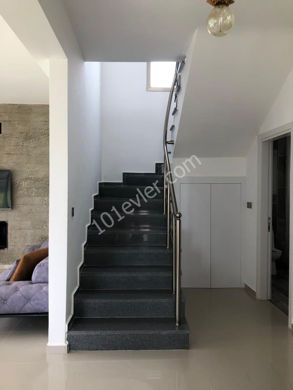 Girne Hasan Uzun bölgesinde(Alsancak) 3+1 satılık Villa