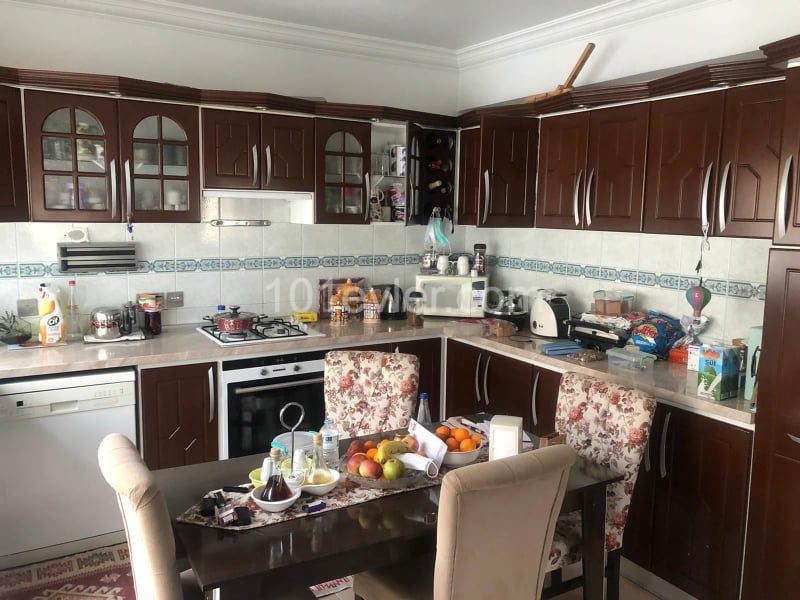 3+1 Penthouse zum Verkauf im Zentrum von Kyrenia ** 