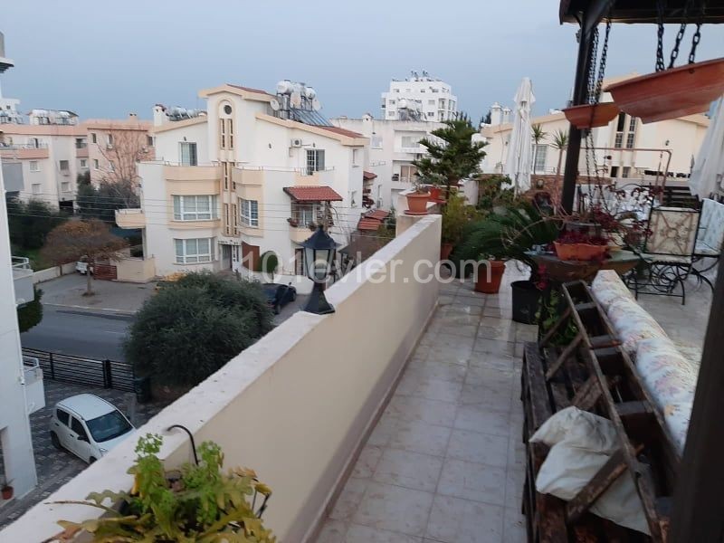 3+1 Penthouse zum Verkauf im Zentrum von Kyrenia ** 