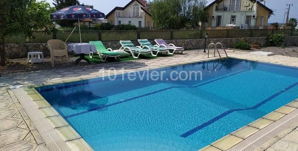 Girne Karşıyaka da 3+1 kiralık villa