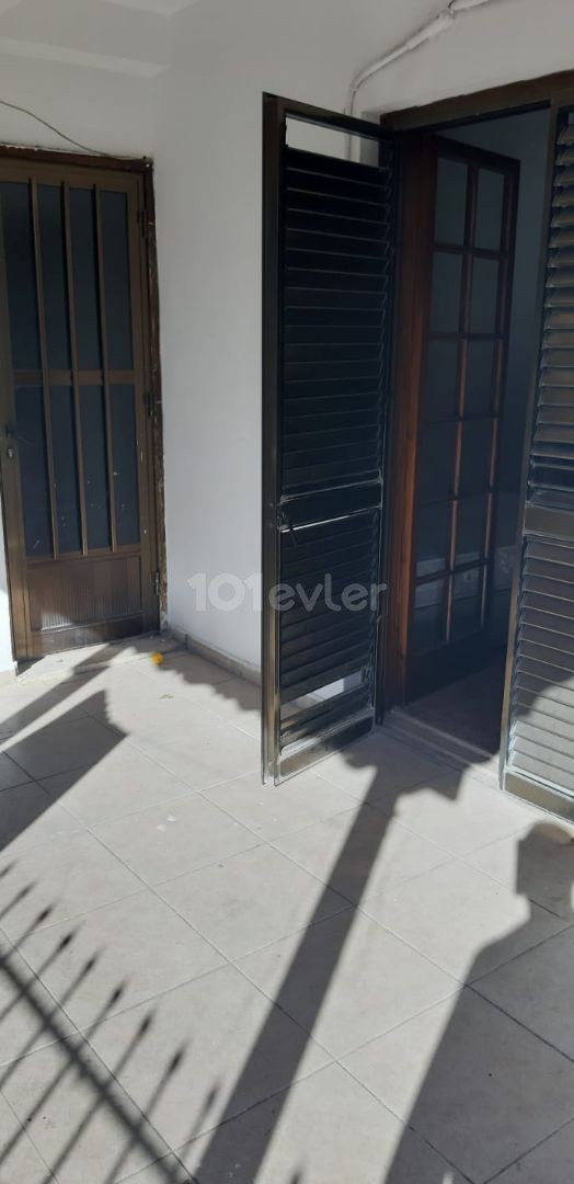 Girne merkezde kiralık  3+1  daire