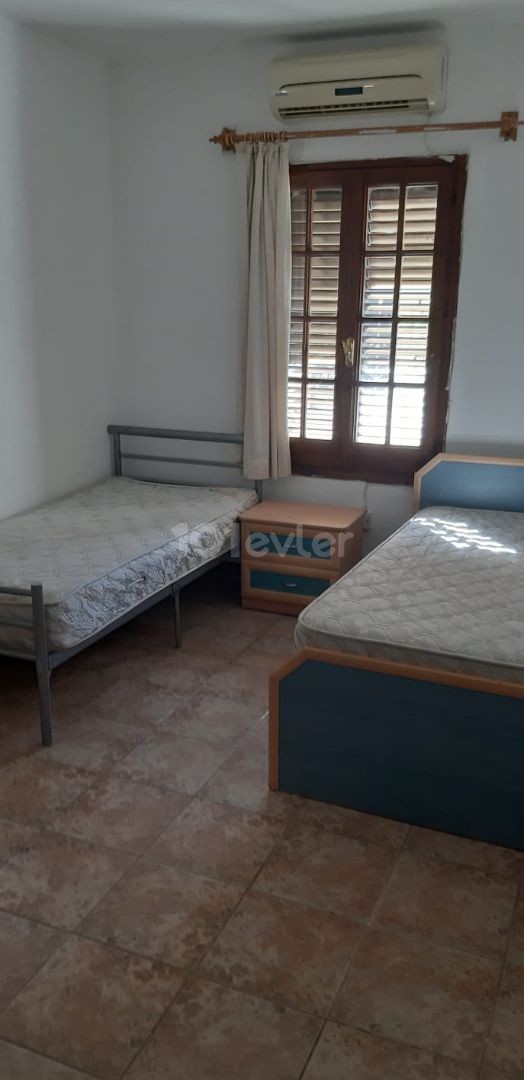 Girne merkezde kiralık  3+1  daire