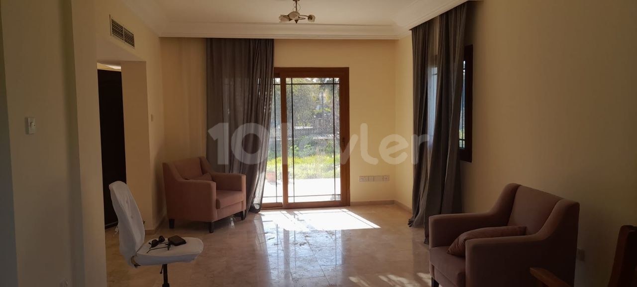 Girne Alsancak'ta Kiralık Havuzlu Villa