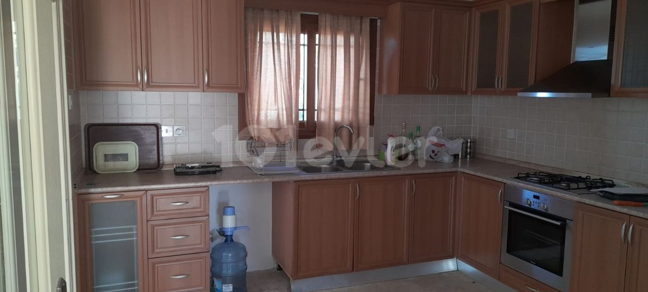 Girne Alsancak'ta Kiralık Havuzlu Villa