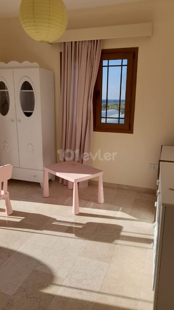 Girne Alsancak'ta Kiralık Havuzlu Villa