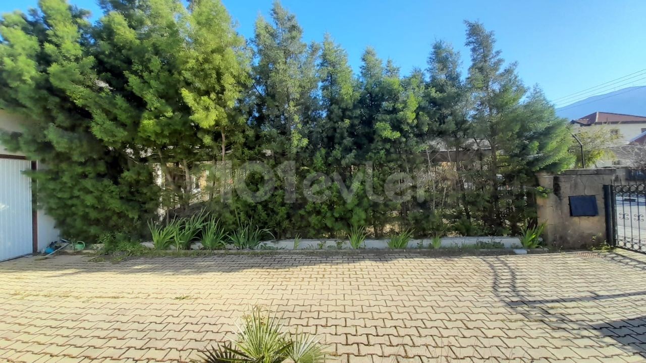 Girne Alsancak'ta Kiralık Havuzlu Villa