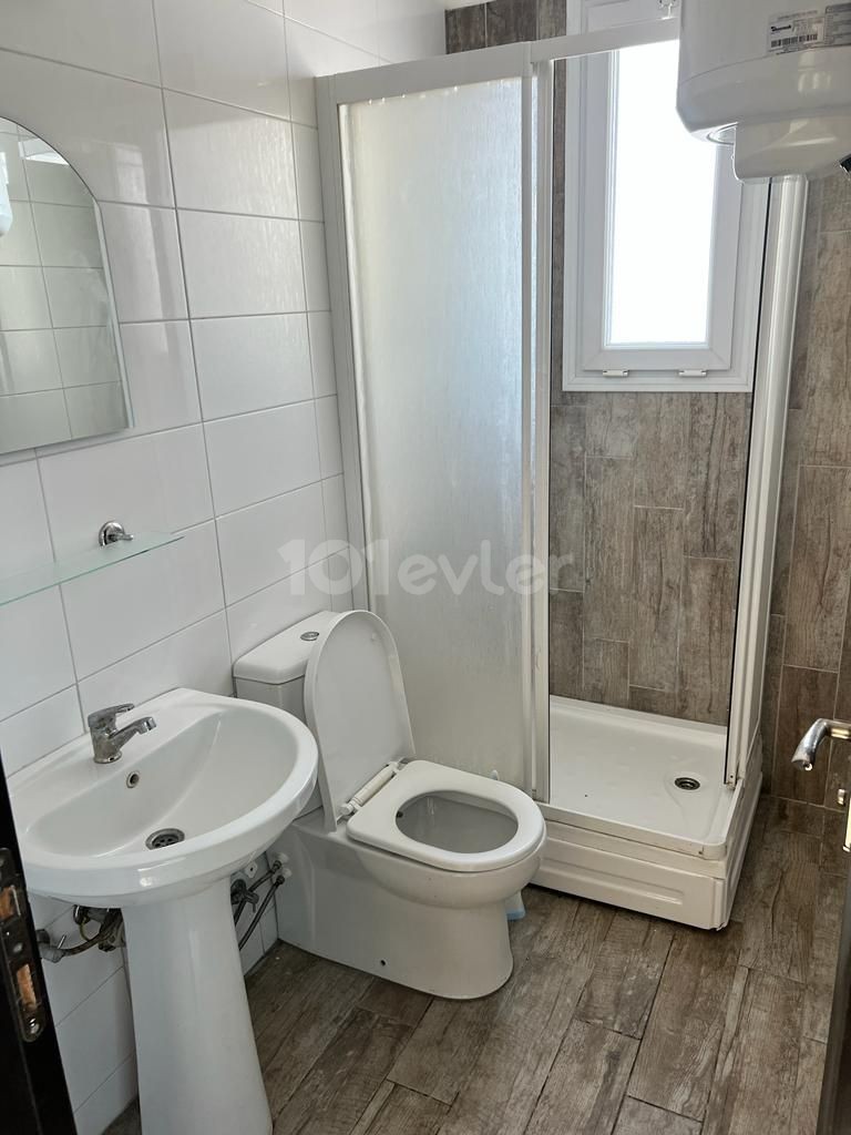 2+1 penthouse zu vermieten im Zentrum von Kyrenia ** 