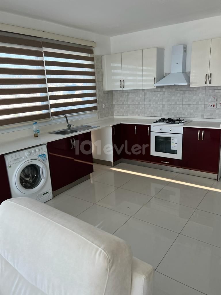 2+1 penthouse zu vermieten im Zentrum von Kyrenia ** 