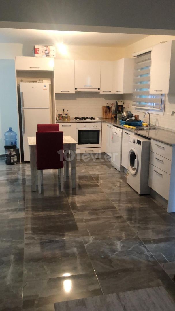 1 + 1 apartment for rent in the center of Kyrenia (Daily) ** 